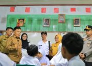 Bupati Kepulauan Meranti Resmikan Program Makan Bergizi Gratis di SDN 07 Tebing Tinggi