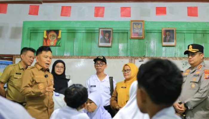 Bupati Kepulauan Meranti Resmikan Program Makan Bergizi Gratis di SDN 07 Tebing Tinggi