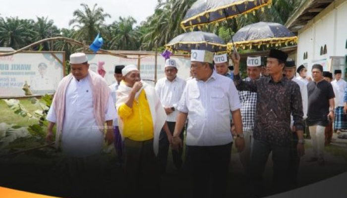 Bupati Rokan Hulu Kunjungi Pondok Pesantren Tuan Muda Al-Muqorobbah, Jalin Silaturahmi dan Dukung Pengembangan Pendidikan Agama