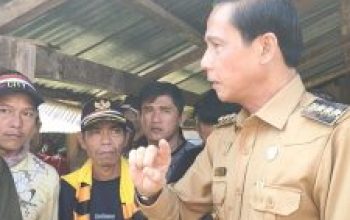 Gusril Pausi Kunjungi Anak Korban Asusila