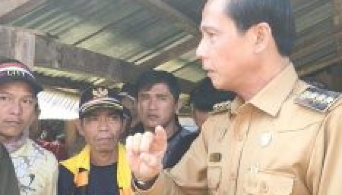 Gusril Pausi Kunjungi Anak Korban Asusila