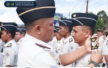 Tingkatkan Kinerja Petugas, Kalapas Pasir Pangarayan Sematkan Pangkat Baru dan Anugerahkan Penghargaan Pegawai Teladan