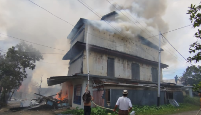 Kebakaran Hebat Hanguskan Puluhan Rumah di Pulau Kijang, 50 Rumah Terbakar
