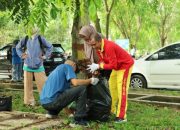 Sekda Siak Turun ke Drainase, Ribuan ASN Digerakkan Bersihkan Kota