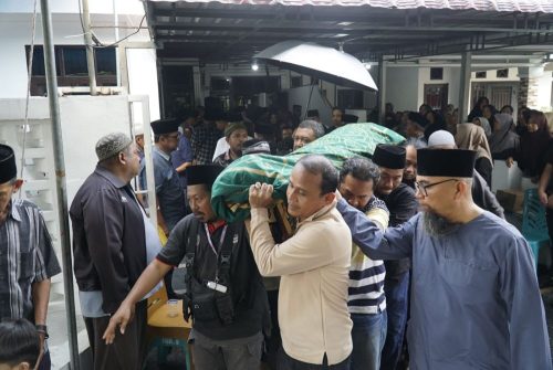 Tokoh Pers Nasional Zulmansyah Sekedang Dimakamkan, Riau Berduka