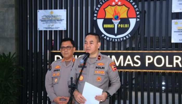 Di Hari Kemerdekaan, Polri Serentak Gerakkan 44 Truk Bantuan untuk Masyarakat Terdampak Gempa Flores