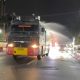 Brimob Polda Metro Jaya Semprot Jalan dan Bagikan Masker Antisipasi Abu Vulkanik Anak Krakatau