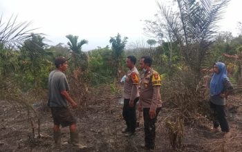 Polres Kaur Cek Titik Api Kebakaran Lahan Warga di Desa Wayhawang Kec. Maje